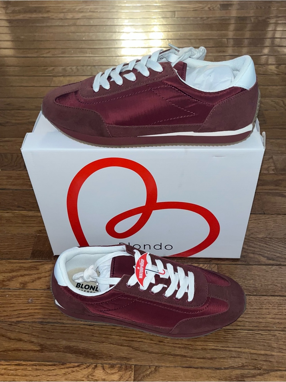 Blondo Erica Waterproof Low-Top Sneakers Burgundy Nylon Women’s Size 11